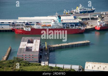 Am 18. Juli 2023 wurde das umstrittene Unterbringungsschiff Bibby Stockholm im Hafen von Portland festgemacht, um 500 Migranten und Asylbewerber unterzubringen. Dorset. Stockfoto