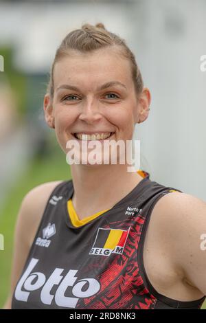 Vilvoorde, Belgien. 19. Juli 2023. Marlies Janssens aus Belgien posiert für die Fotografin an einem Medientag der belgischen Volleyballnationalmannschaft Yellow Tigers, Mittwoch, den 19. Juli 2023 in Vilvoorde. Die Gelben Tiger bereiten sich auf die Europameisterschaft 2023 vor, die von August 15 bis September 3 stattfindet. BELGA FOTO JONAS ROOSENS Kredit: Belga News Agency/Alamy Live News Stockfoto