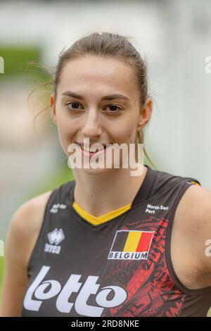 Vilvoorde, Belgien. 19. Juli 2023. Belgiens Anke Waelkens posiert für den Fotografen an einem Medientag der belgischen Volleyballnationalmannschaft Yellow Tigers, Mittwoch, den 19. Juli 2023 in Vilvoorde. Die Gelben Tiger bereiten sich auf die Europameisterschaft 2023 vor, die von August 15 bis September 3 stattfindet. BELGA FOTO JONAS ROOSENS Kredit: Belga News Agency/Alamy Live News Stockfoto