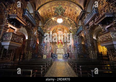 RIO DE JANEIRO, BRASILIEN - 22. JUNI 2023: Innere der Abteikirche von Sao Bento (Kloster St. Benedict) Rio de Janeiro, Brasilien Stockfoto