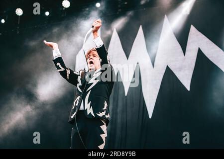 Rom, Italien. 16. Juli 2023. Pelle Almqvist tritt mit seiner Band The Hives in Rock in Rom auf der Bühne auf. (Foto: Valeria Magri/SOPA Images/Sipa USA) Guthaben: SIPA USA/Alamy Live News Stockfoto