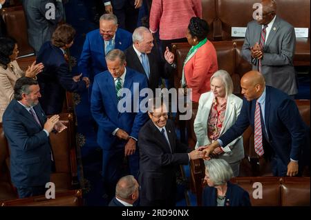 Washington, Vereinigte Staaten. 19. Juli 2023. Präsident des Staates Israel Isaac Herzog kommt, um seine Rede vor einer gemeinsamen Kongresssitzung im US-Kapitol in Washington, DC, zu halten, Mittwoch, den 19. Juli 2023. Kredit: Rod Lamkey/CNP/dpa/Alamy Live News Stockfoto