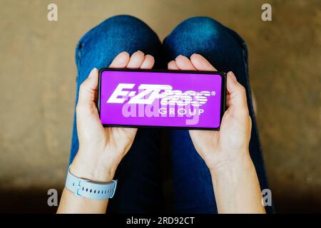 Brasilien. 19. Juli 2023. In dieser Abbildung wird das Logo der E-ZPass Group auf einem Smartphone-Bildschirm angezeigt. (Kreditbild: © Rafael Henrique/SOPA Images via ZUMA Press Wire) NUR REDAKTIONELLE VERWENDUNG! Nicht für den kommerziellen GEBRAUCH! Stockfoto