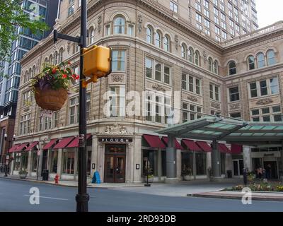 Plough Restaurant Facade in Lancaster, Pennsylvania, 5. Juni 2023, © Katharine Andriotis Stockfoto