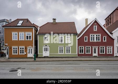 Holzverkleidetes Gebäude in Bergen, Norwegen Stockfoto