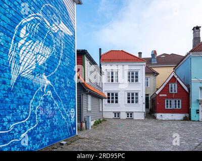 Holzverkleidetes Gebäude in Bergen, Norwegen Stockfoto