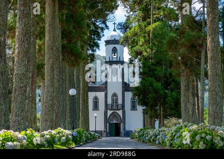 Sete Cidades, Azoren - 04.09.2019 São Nicolau Kirche - Dorfkirche in Sete Cidades, São Miguel, Azoren, Portugal Stockfoto