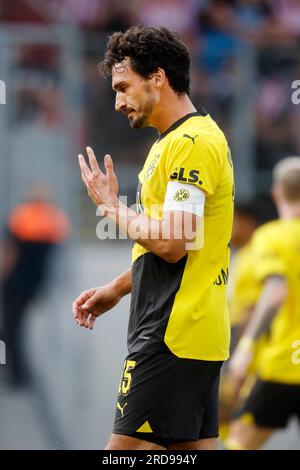 Oberhausen, Deutschland, 1. Fussball Bundesliga Freundschaftsspiel Rot Weiss Oberhausen vs. Borussia Dortmund 2:3 am 19. 07. 2023 im Stadion Niederrhein in Oberhausen Mats HUMMELS (BVB) Norbert Schmidt, Düsseldorf Stockfoto