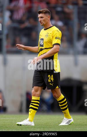 Oberhausen, Deutschland, 1. Fussball Bundesliga Freundschaftsspiel Rot Weiss Oberhausen vs. Borussia Dortmund 2:3 am 19. 07. 2023 im Stadion Niederrhein in Oberhausen Thomas MEUNIER (BVB) Norbert Schmidt, Düsseldorf Stockfoto