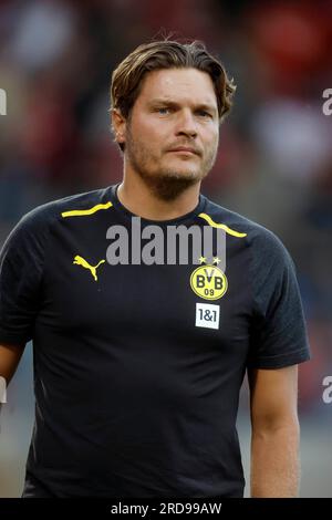 Oberhausen, Deutschland, 1. Fussball Bundesliga Freundschaftsspiel Rot Weiss Oberhausen vs. Borussia Dortmund 2:3 am 19. 07. 2023 im Stadion Niederrhein in Oberhausen Edin TERZIC (BVB) Norbert Schmidt, Düsseldorf Stockfoto