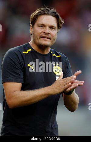 Oberhausen, Deutschland, 1. Fussball Bundesliga Freundschaftsspiel Rot Weiss Oberhausen vs. Borussia Dortmund 2:3 am 19. 07. 2023 im Stadion Niederrhein in Oberhausen Edin TERZIC (BVB) Norbert Schmidt, Düsseldorf Stockfoto