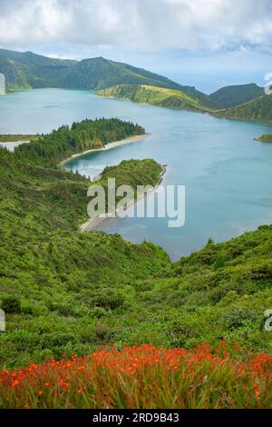 Wunderschöner Landschaftsblick über den Feuersee ' Lagoa do Fogo ' auf der Insel São Miguel, Azoren, Portugal. Stockfoto