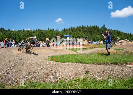 Luca Schwarzbauer führt die erste Runde der UEC MTB Elite Europameisterschaft 2023 – Europäische Spiele – Krakau, Kraków/Krynica-Zdrój Stockfoto