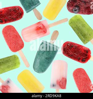 Viele verschiedene Eissorten auf hellblauem Pastellhintergrund, gemustertes Design Stockfoto