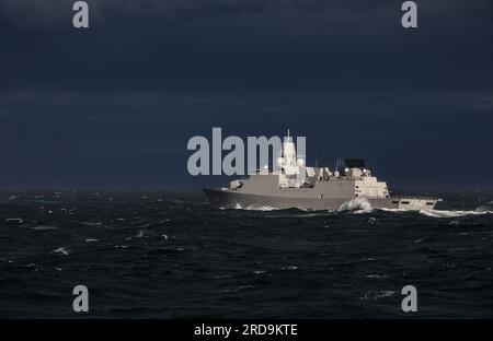 HNLMS De Zeven Provincien die erste Klasse der Fregatte der niederländischen De Zeven-Provinciën-Klasse Stockfoto