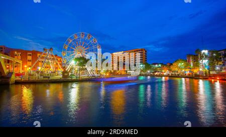 MALACCA, MALAYSIA - 23. März: Blick auf die Ufer des Flusses Melaka am 23. Okt 2015 in Malaysia. Malacca wurde zum UNESCO-Weltkulturerbe ernannt Stockfoto