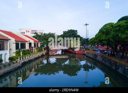 MALACCA, MALAYSIA - 23. März: Melaka River in Malaysia. Malacca ist seit dem 7. Juli 2008 UNESCO-Weltkulturerbe. Stockfoto