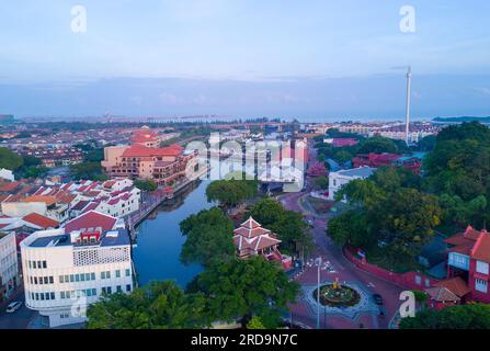 Arial-Ansicht der Stadt Malacca bei Sonnenaufgang Stockfoto