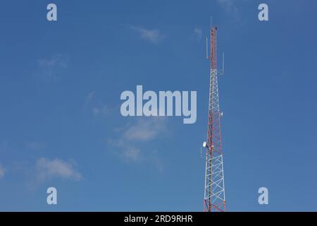 Hintergrund des Signalpols an klaren Tagen Stockfoto