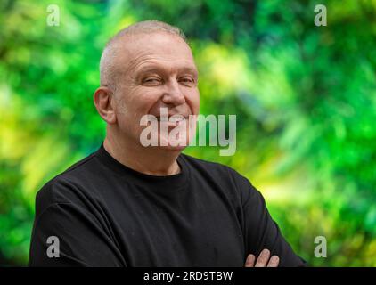 München, Deutschland. 19. Juli 2023. Jean-Paul Gaultier, Modedesigner aus Frankreich, bei einer Probe seiner „Fashion Freak Show“, die die deutsche Premiere am 20. Juli 2023 in der Isarphilharmonie feiert. (An dpa: 'Jean Paul Gaultiers 'Fashion Freak Show' feiert deutsche Premiere') Kredit: Peter Kneffel/dpa/Alamy Live News Stockfoto