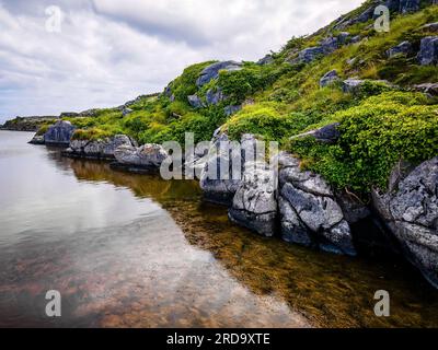 Wunderschöner großer See auf der Insel Inisheer Aran Irland Touristenattraktion Niemand Stockfoto