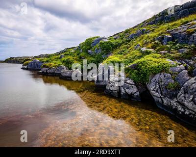 Wunderschöner großer See auf der Insel Inisheer Aran Irland Touristenattraktion Niemand Stockfoto