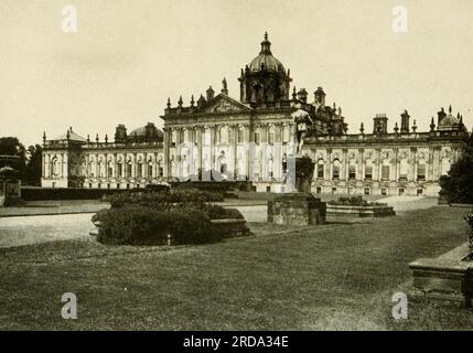 Castle Howard aus dem Buch " in unbekanntem England " eine Aufzeichnung einer 7000 km langen Tour mit dem Motor der unbesuchten Ecken und Ecken und der Schreine von besonderem Interesse in England; Mit Einbrüchen in Schottland und Irland von Murphy, Thomas Dowler, 1866-1928 Publisher Boston, L. C. Seite 1910 Stockfoto