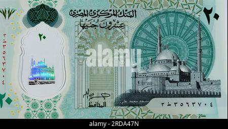 Ein großes Fragment der Vorderseite des neuen ägyptischen 20 EGP LE 20-Polymer-Pfund-Bargeld-Banknotenwechsels ist mit der Mohamed-Ali-Moschee und -Dekorne geschmückt Stockfoto