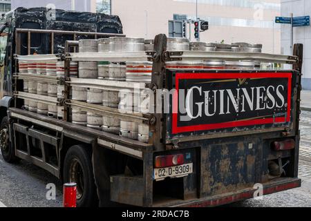 Dublin, Irland. 19. Juli 2023. Diageo soll den Preis für ein Pint Guinness um 4 Cent erhöhen. Der Umzug erfolgt weniger als ein Jahr nach einer Preiserhöhung von 12 Cent pro Pint am 1. Februar. Die Erhöhung gilt auch für andere Produkte von Diageo, darunter Carlsberg, Smithwicks, Harp, Rockshore und Hop House 13 Credit: AG News/Alamy Live News Stockfoto