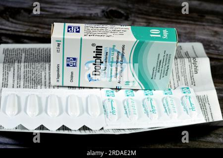 Kairo, Ägypten, Juni 26 2023: Dolphin 12,5 mg 10 Supp. Diclofenac-Natrium, analgetisch, nichtopioid, antipyretisch, nichtsteroidales Antiphlogistikum (NSAID) Stockfoto