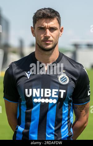 Knokke Heist, Belgien. 18. Juli 2023. Roman Yaremchuk des Clubs posiert für ein Porträtfoto beim Fotoshooting des belgischen Jupiler Pro League Teams Club Brügge KV aus der Saison 2023-2024, Dienstag, den 18. Juli 2023 in Knokke-Heist. BELGA PHOTO LUC CLAESSEN Credit: Belga News Agency/Alamy Live News Stockfoto