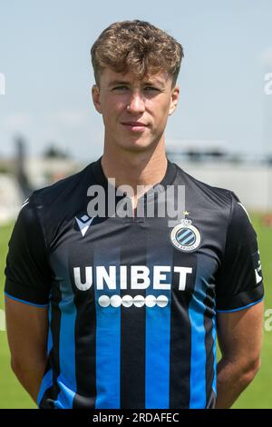 Knokke Heist, Belgien. 18. Juli 2023. Jack Hendry vom Club posiert für ein Porträtfoto beim Fotoshooting des belgischen Jupiler Pro League Teams Club Brugge KV aus der Saison 2023-2024, Dienstag, den 18. Juli 2023 in Knokke-Heist. BELGA PHOTO LUC CLAESSEN Credit: Belga News Agency/Alamy Live News Stockfoto