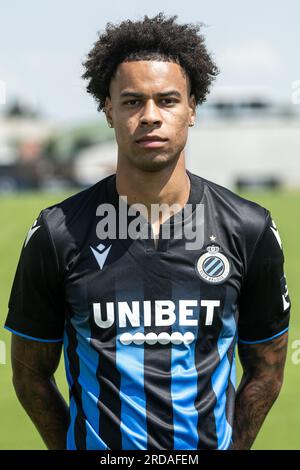 Knokke Heist, Belgien. 18. Juli 2023. Tajon Buchanan des Clubs posiert für ein Porträtfoto beim Fotoshooting des belgischen Jupiler Pro League Teams Club Brugge KV aus der Saison 2023-2024, Dienstag, den 18. Juli 2023 in Knokke-Heist. BELGA PHOTO LUC CLAESSEN Credit: Belga News Agency/Alamy Live News Stockfoto