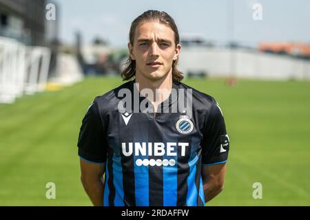 Knokke Heist, Belgien. 18. Juli 2023. Casper Nielsen des Clubs posiert für ein Porträtfoto beim Fotoshooting des belgischen Jupiler Pro League Teams Club Brügge KV aus der Saison 2023-2024, Dienstag, den 18. Juli 2023 in Knokke-Heist. BELGA PHOTO LUC CLAESSEN Credit: Belga News Agency/Alamy Live News Stockfoto