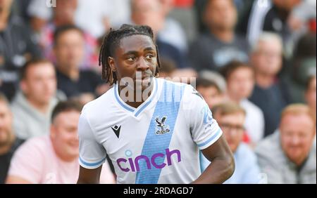 Eberechi Eze of Crystal Palace während des Vorsaison Freundschaftsspiels zwischen Crawley Town und Crystal Palace im Broadfield Stadium , Crawley , Großbritannien - 19. Juli 2023 Foto SIM on Dack / Tele Images Stockfoto