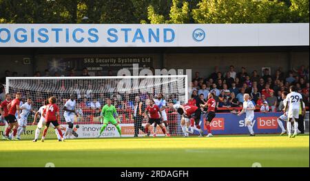 Action während des Vorsaison Freundschaftsspiels zwischen Crawley Town und Crystal Palace im Broadfield Stadium , Crawley , Großbritannien - 19. Juli 2023 Stockfoto