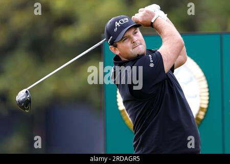 Patrick Reed aus den USA holt sich am ersten Tag der Open im Royal Liverpool, Wirral, einen Abschlag von 5. Foto: Donnerstag, 20. Juli 2023. Stockfoto