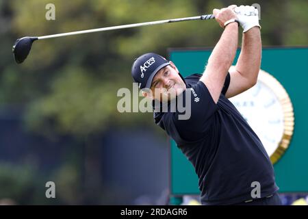 Patrick Reed aus den USA holt sich am ersten Tag der Open im Royal Liverpool, Wirral, einen Abschlag von 5. Foto: Donnerstag, 20. Juli 2023. Stockfoto