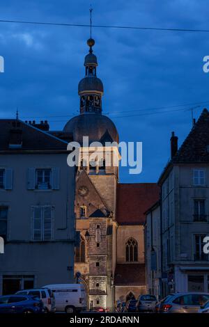 Dämmerung Basilique Notre-Dame de Gray Vesoul Haute-Saone Bourgogne-Franche-Comte Frankreich Stockfoto
