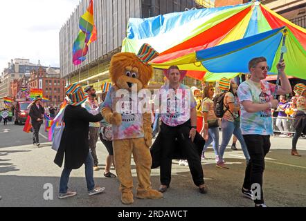 Gay Bear at Manchester Pride Festival Parade, 36 Whitworth Street, Manchester, England, Großbritannien, M1 3NR Stockfoto