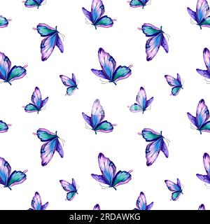 Ein Muster von Morpho-Schmetterlingen. Aquarelldarstellung auf einem isolierten Hintergrund. Bunte Flügel, lila, rosa. Tiere, Wildtiere Stockfoto