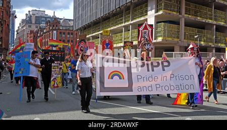 PiPP-Gefängnis und Probezeit bei der Manchester Pride Festival Parade, 36 Whitworth Street, Manchester, England, Großbritannien, M1 3NR Stockfoto