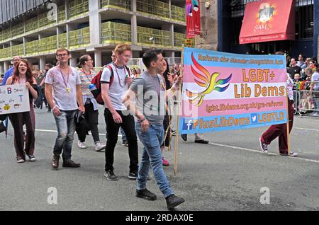 LGBT+ Lib Dems at Manchester Pride Festival Parade, 36 Whitworth Street, Manchester, England, UK, M1 3NR Stockfoto