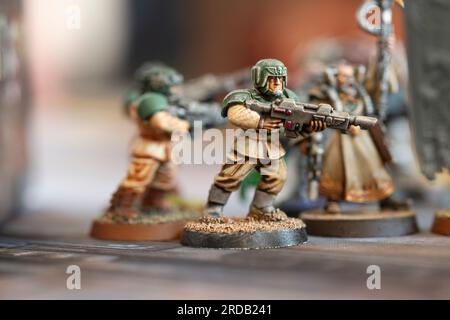 Set von spielenden Action-Figuren, Warhammer 40.000 Miniatur-Figur Stockfoto