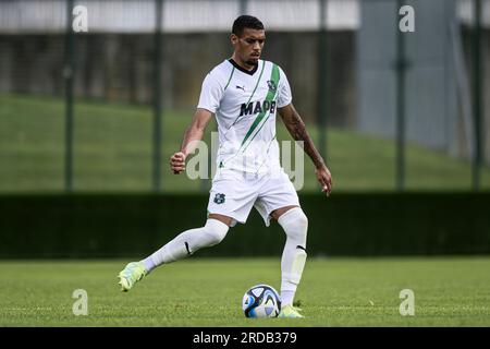 Ruan Tressoldi von US Sassuolo in Aktion während des Vorsaison-freundlichen Fußballspiels zwischen dem FC Pafos und US Sassuolo. US Sassuolo gewann 2-1 gegen Pafos FC. Stockfoto