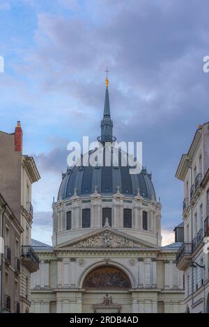 Blick auf die Kirche Notre-Dame de Bon-Port in Nantes, Frankreich Stockfoto