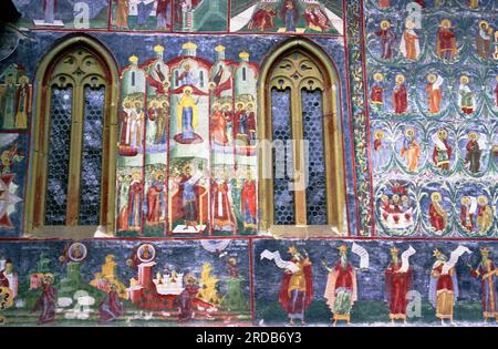 Sucevita, Bezirk Suceava, Rumänien, 1998. Außenterrasse der mittelalterlichen Kirche. Stockfoto