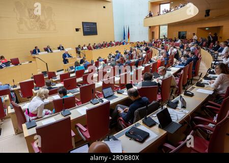 München, Deutschland. 20. Juli 2023. Die bayerischen Abgeordneten nehmen an der geplanten letzten Plenartagung des staatsparlaments vor den Staatswahlen Teil. Kredit: Peter Kneffel/dpa/Alamy Live News Stockfoto