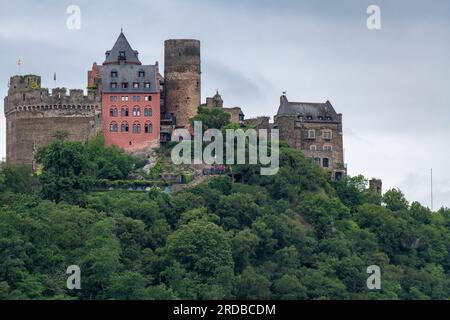 Schloss Schönburg vom Rhein in Deutschland Stockfoto