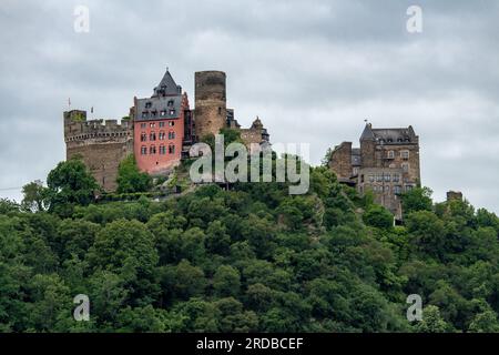 Schloss Schönburg vom Rhein in Deutschland Stockfoto